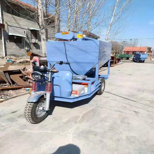 牛羊电动撒料车养殖业三轮喂料车2立方养殖草料投料车